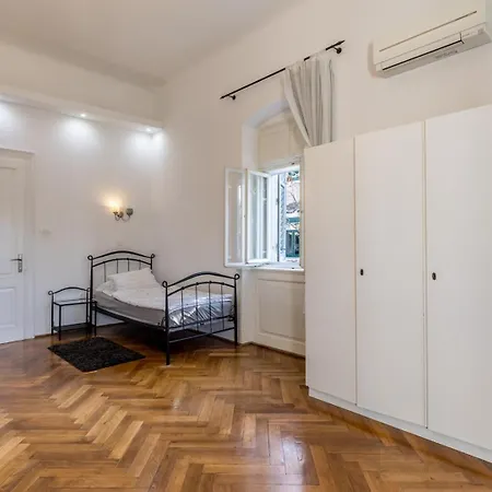 Apartment Heritage Old Town Split-2 *